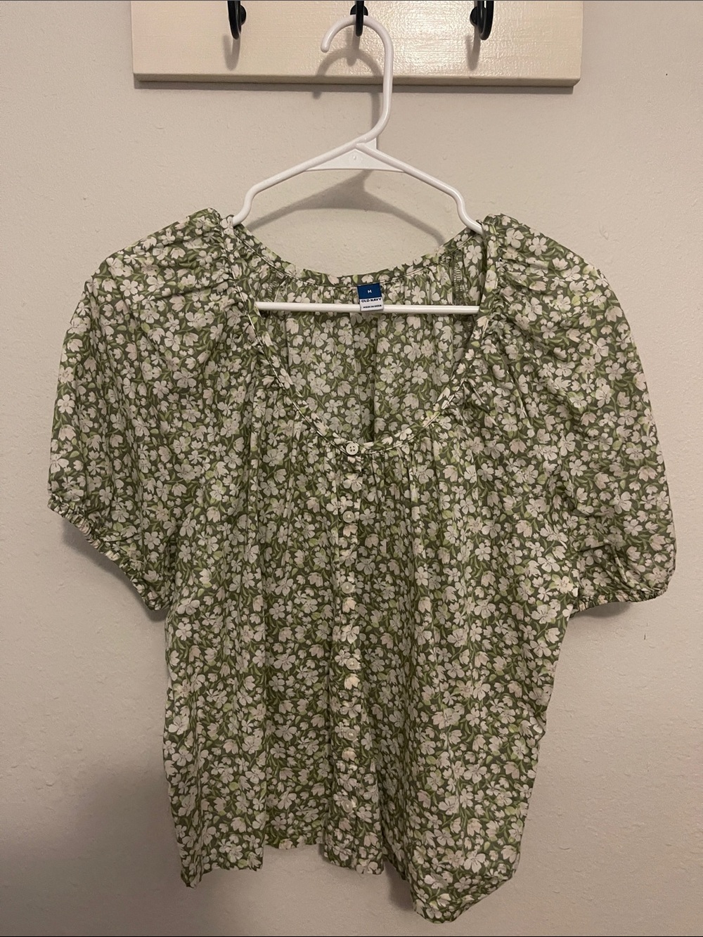 LIKE NEW Old Navy Green Floral Button-Up Puff Sleeve Blouse